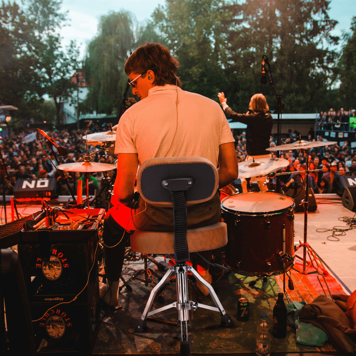 Drum Throne with Backrest, Hydraulic Drum Stool Adjustable Height, Heavy Duty Hydraulic Drum Seat Saddle Design for Drummers Brown - Rhythmic - Cadence